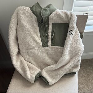 Vuori women’s Cozy Sherpa Popover in Cream & Green Fleece